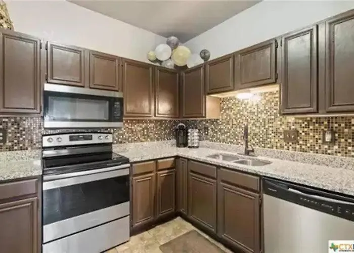 Cozy 3bd/2bath Staycation Near Hood Apartment Killeen