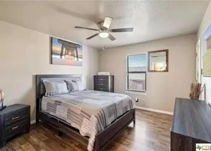 Cozy 3bd/2bath Staycation Near Hood